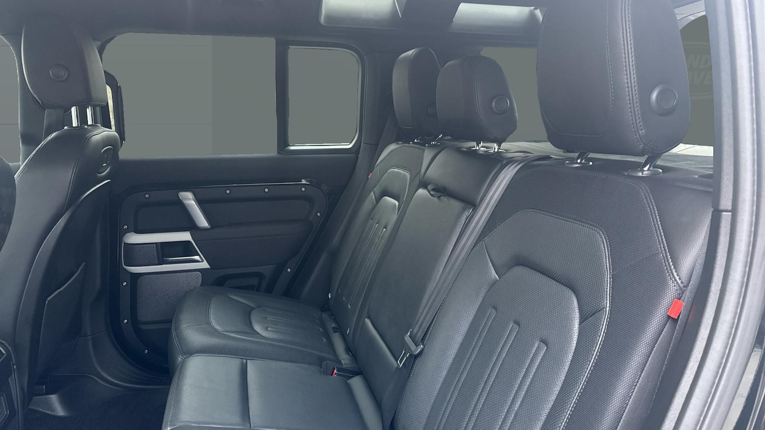 Used Land Rover Defender 2021 for sale - 77581043: Photo 4