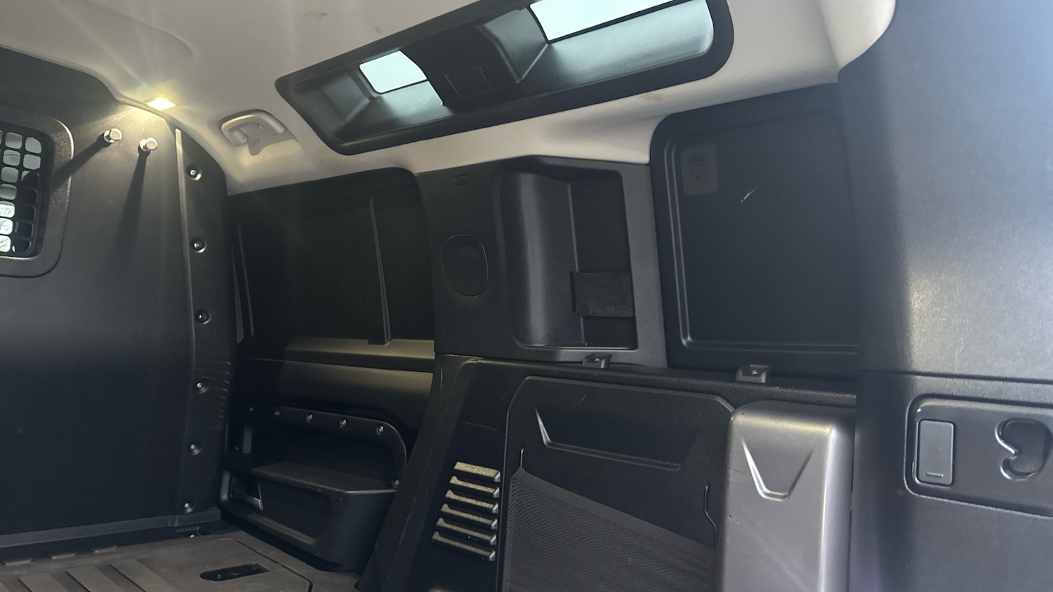 Used Land Rover Defender 2023 for sale - 77113265: Photo 31