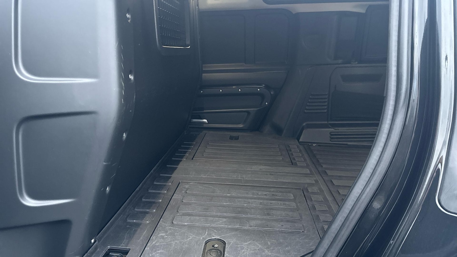 Used Land Rover Defender 2023 for sale - 77113265: Photo 4