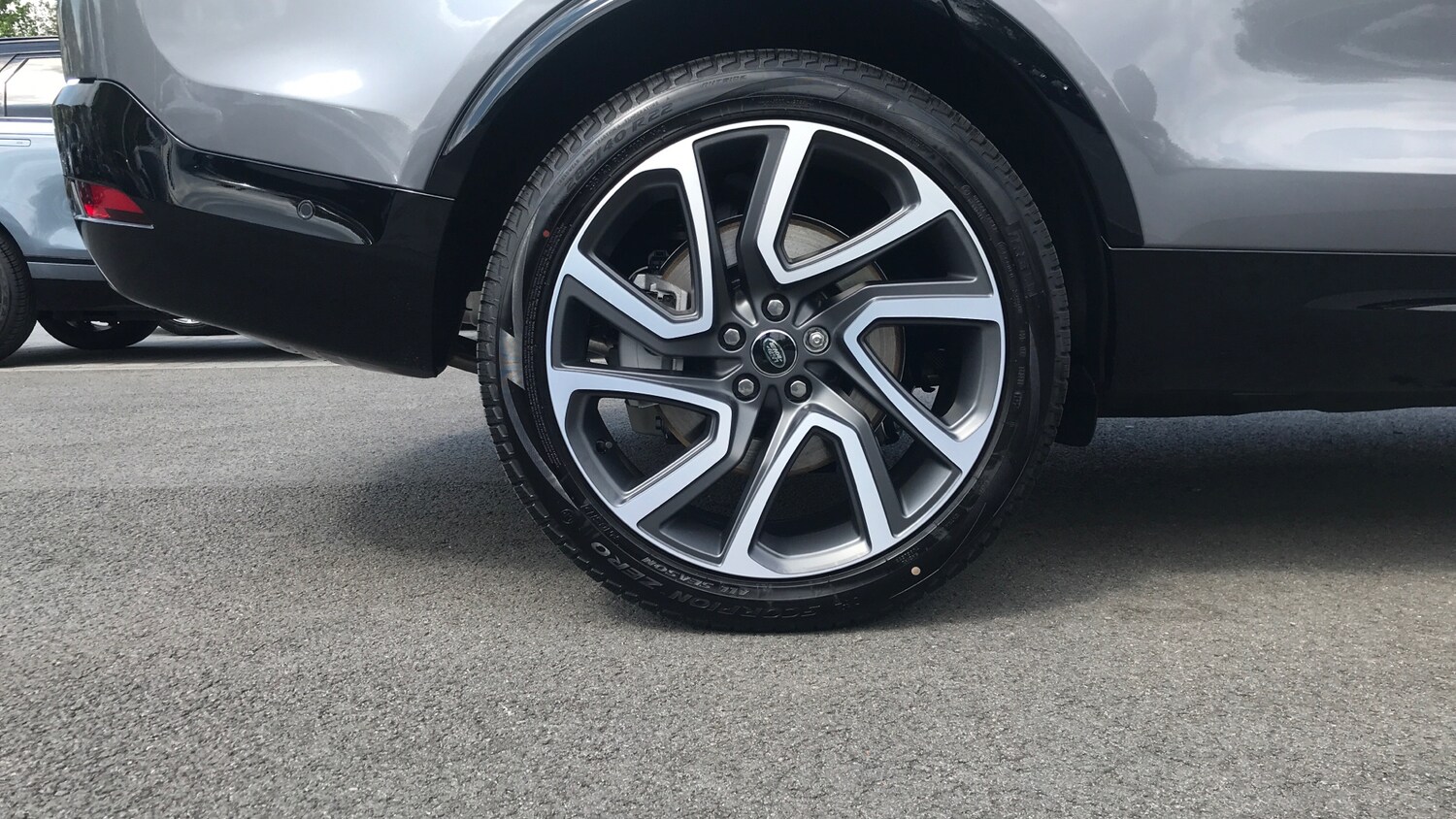 Used Land Rover Discovery 2025 for sale - 75894395: Photo 35