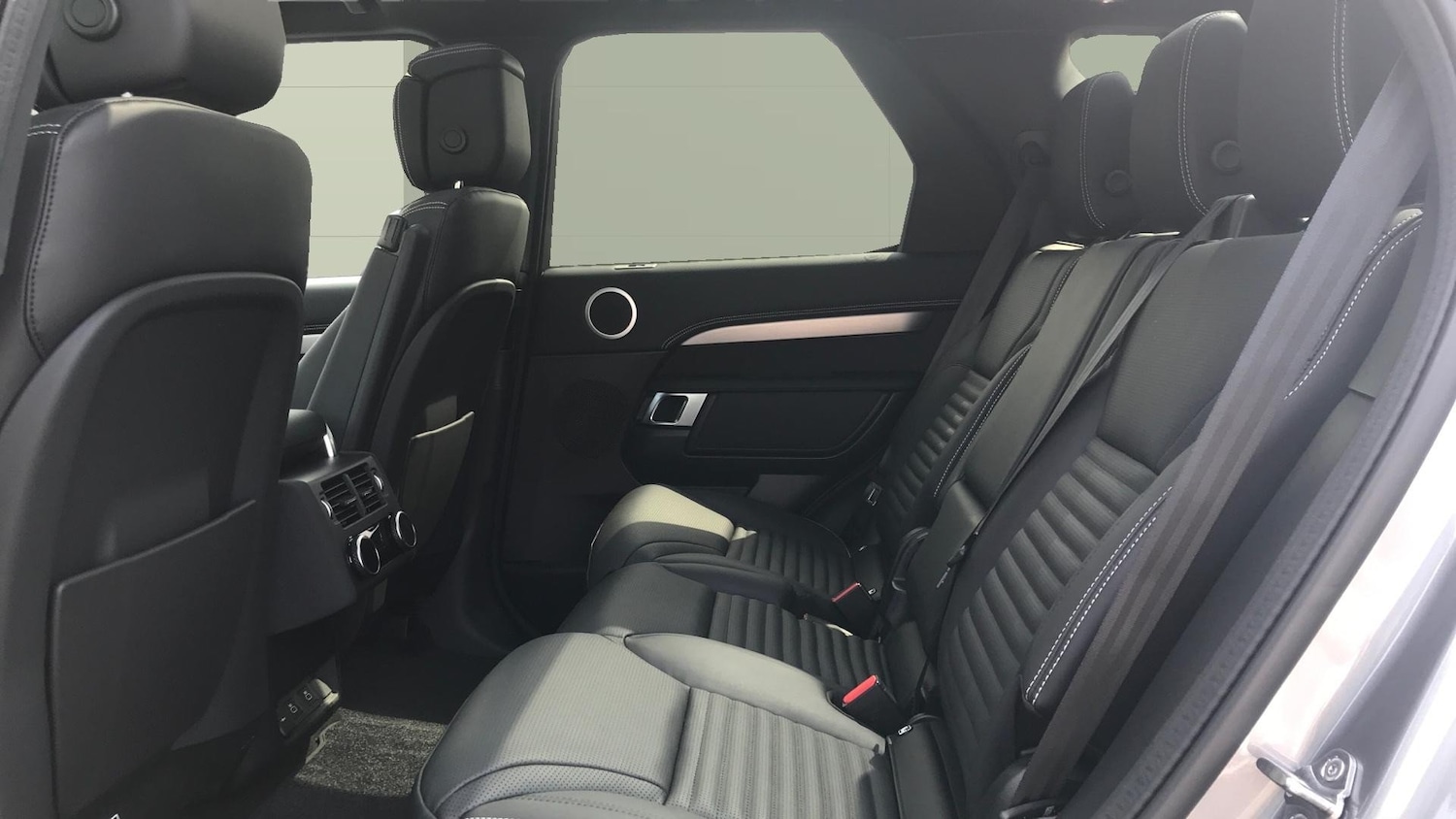 Used Land Rover Discovery 2025 for sale - 75894395: Photo 4