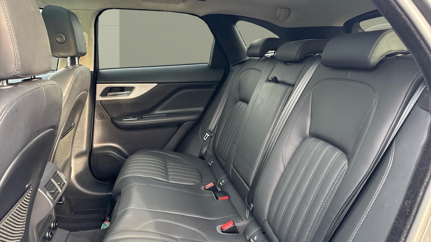 Used Jaguar F-Pace 2019 for sale - 77180630: Photo 4