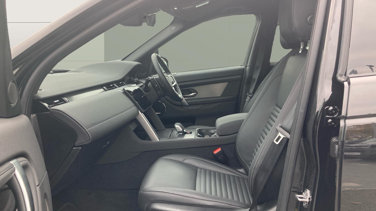 Used Land Rover Discovery Sport 2024 for sale - 76275910: Photo 3