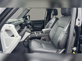 Used Land Rover Defender 2024 for sale - 76219001: Photo