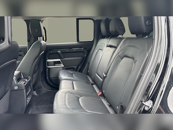 Used Land Rover Defender 2024 for sale - 76219001: Photo
