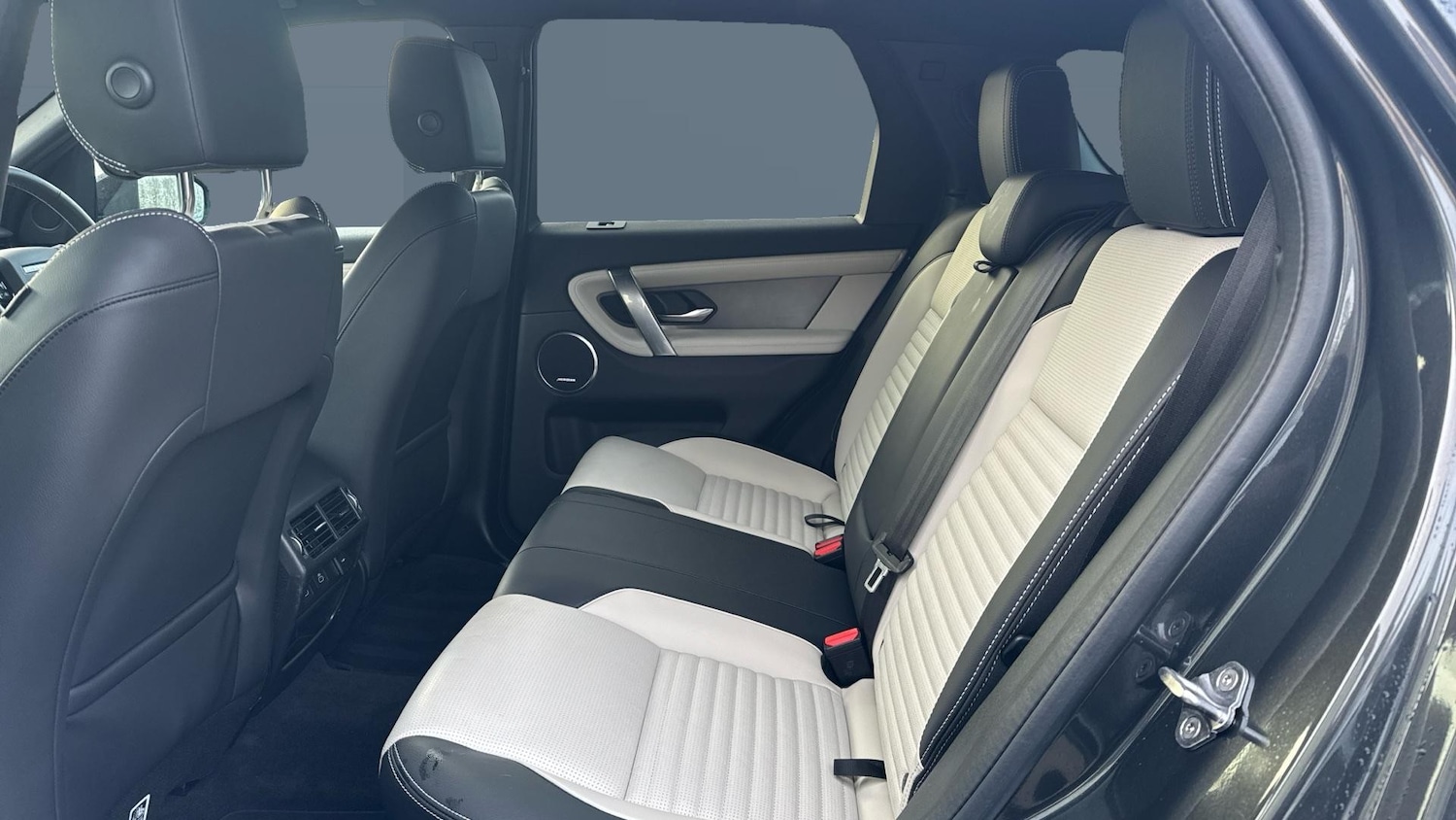 Used Land Rover Discovery Sport 2025 for sale - 76959753: Photo 4