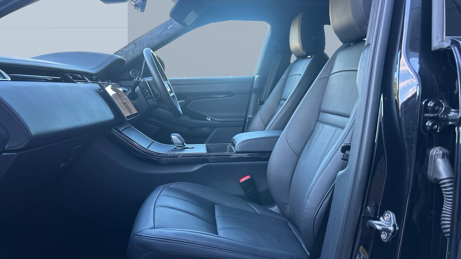 Used Land Rover Range Rover Evoque 2025 for sale - 76004866: Photo 3