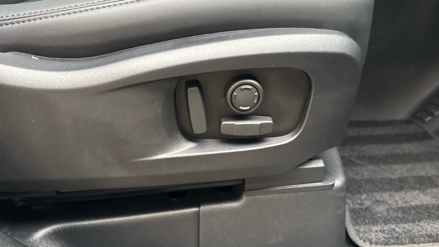 Used Land Rover Defender 2025 for sale - 77288933: Photo 45