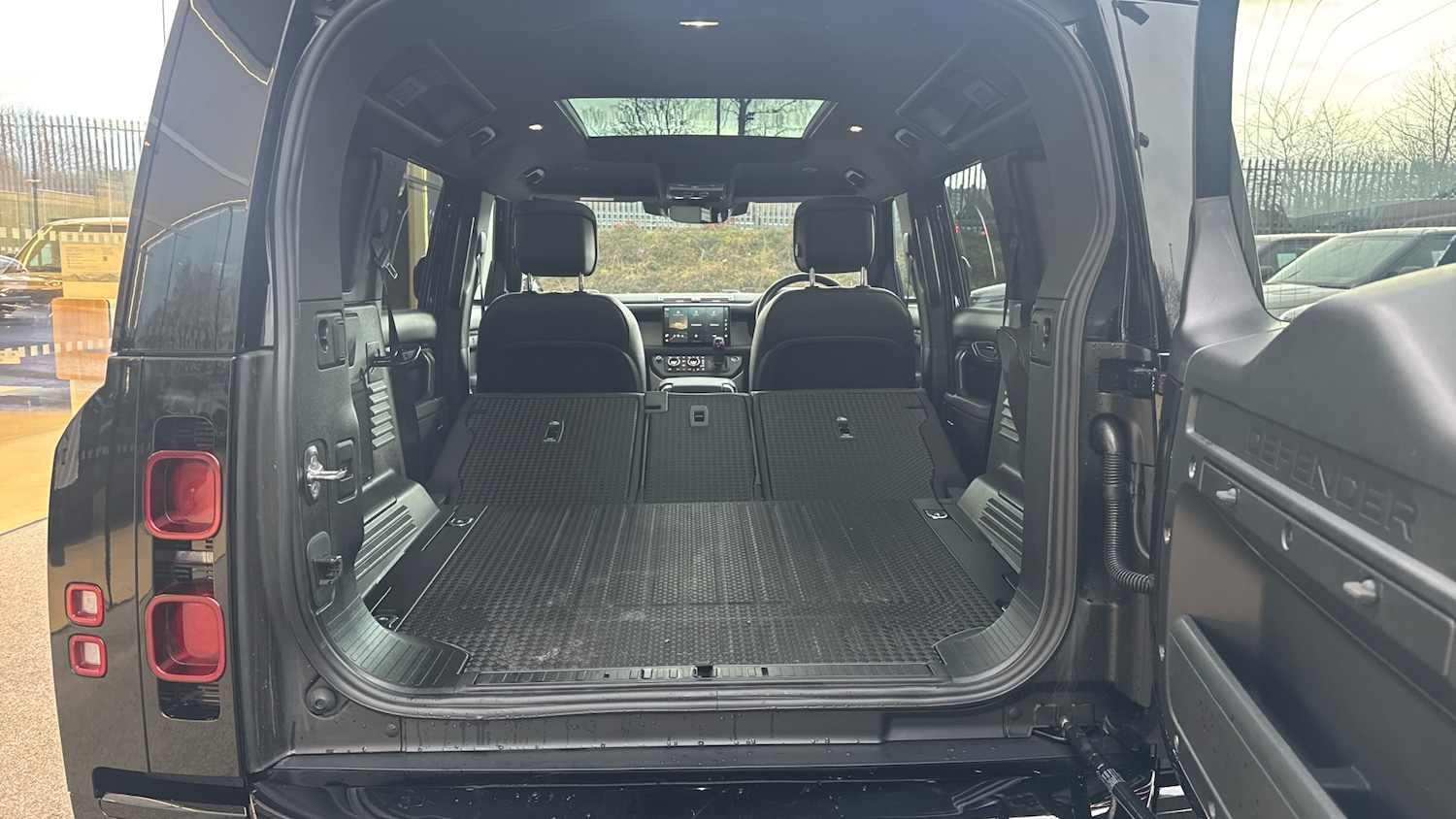 Used Land Rover Defender 2025 for sale - 77990476: Photo 10