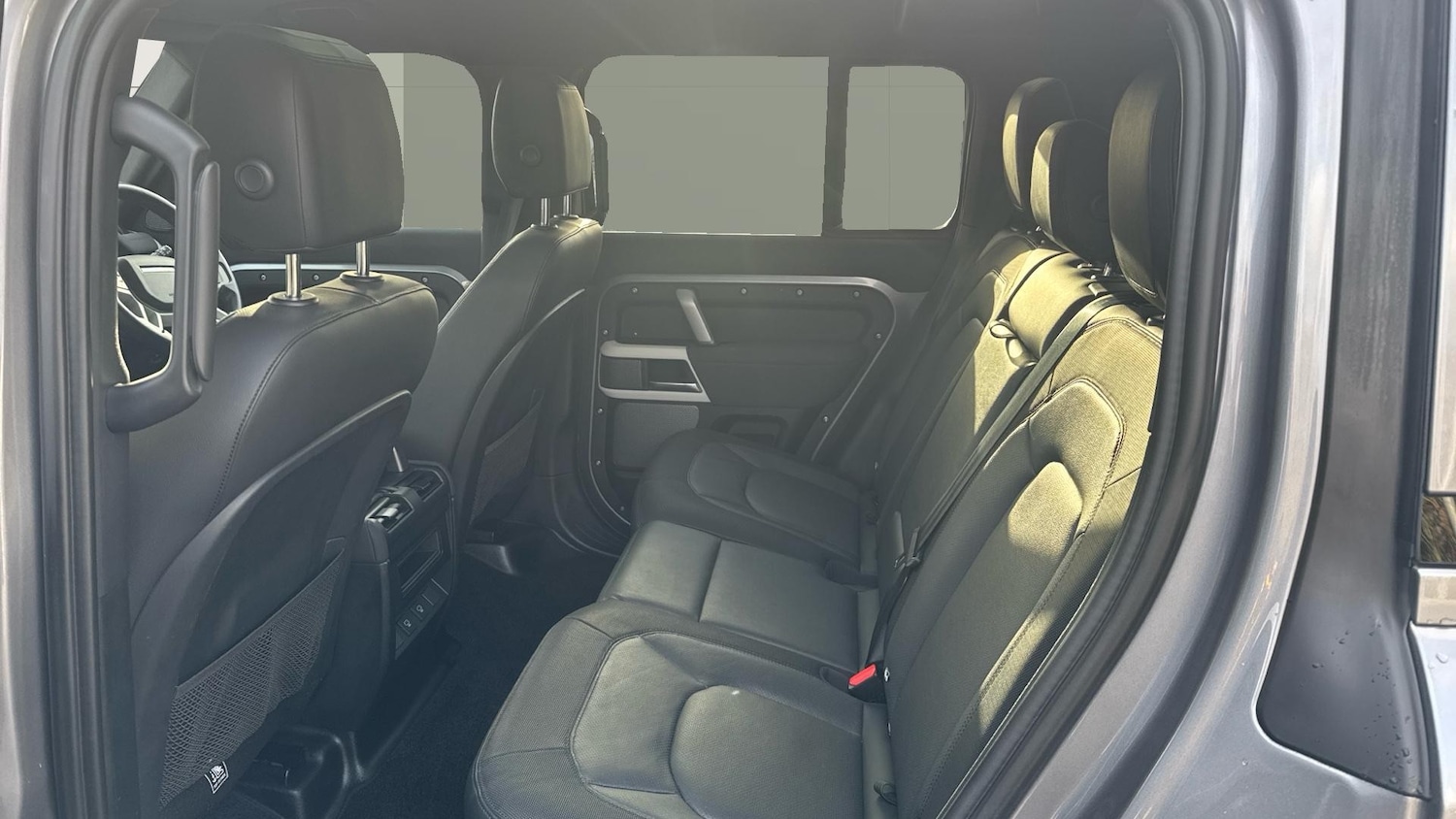 Used Land Rover Defender 2022 for sale - 76971823: Photo 4