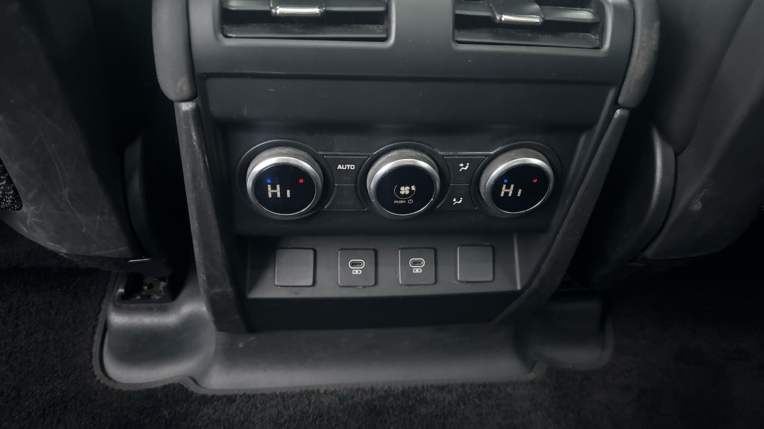 Used Land Rover Defender 2022 for sale - 77351104: Photo 39