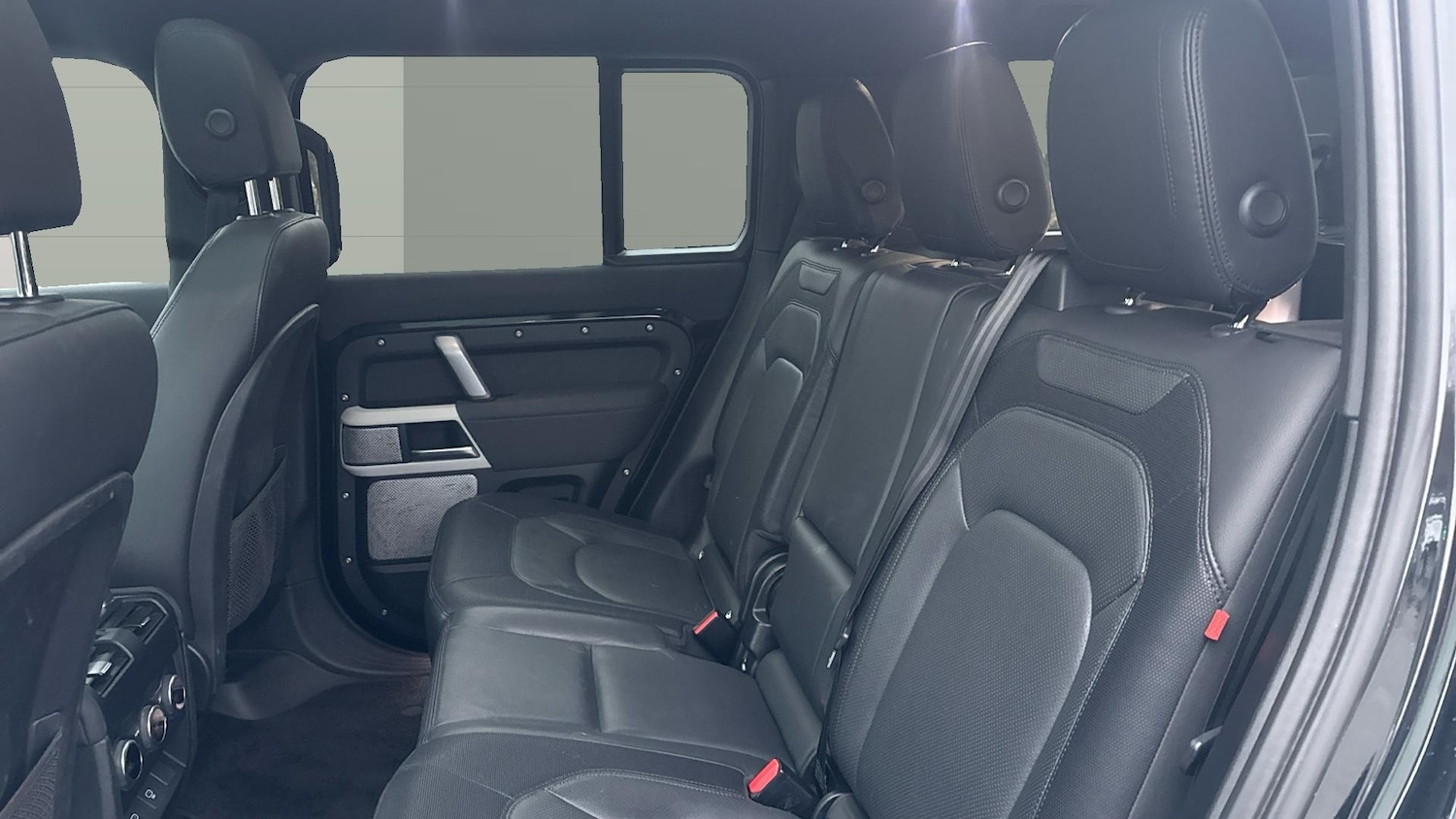 Used Land Rover Defender 2022 for sale - 77351104: Photo 4