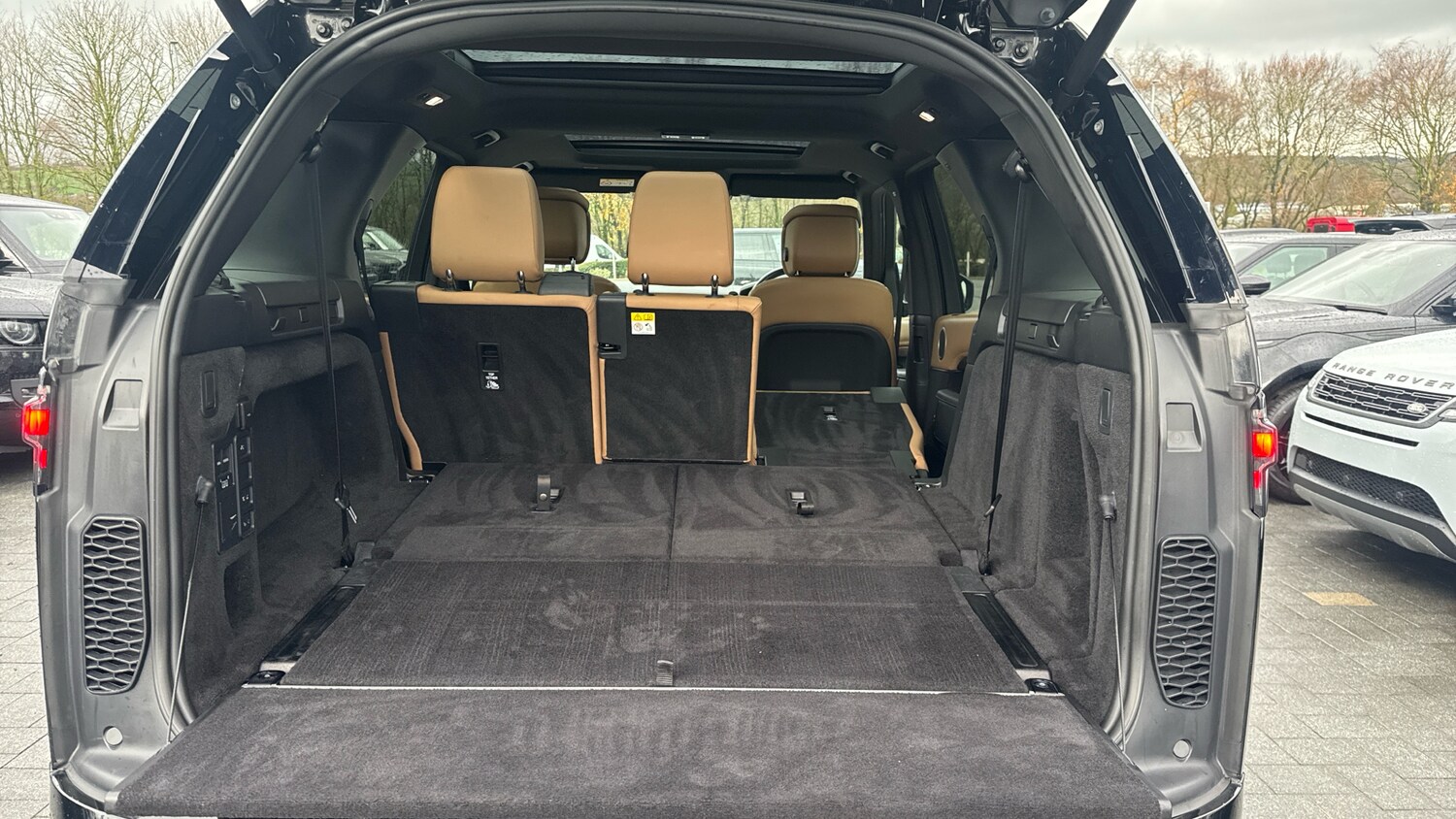 Used Land Rover Discovery 2023 for sale - 76792893: Photo 51