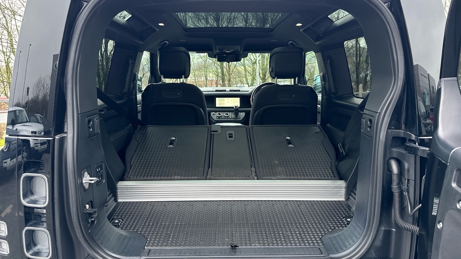 Used Land Rover Defender 2021 for sale - 77420970: Photo 10