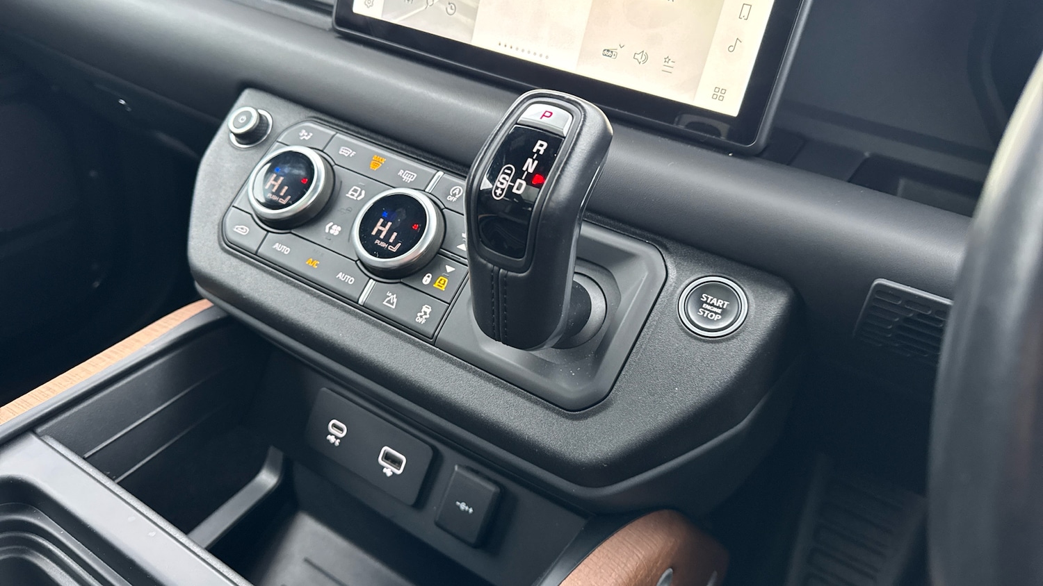 Used Land Rover Defender 2021 for sale - 77420970: Photo 13