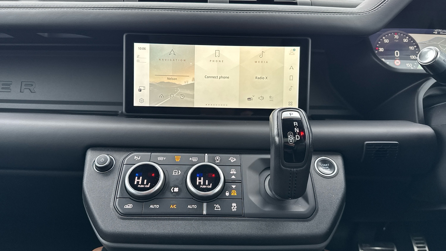 Used Land Rover Defender 2021 for sale - 77420970: Photo 14