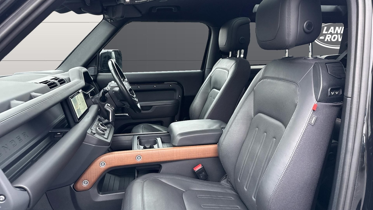 Used Land Rover Defender 2021 for sale - 77420970: Photo 3