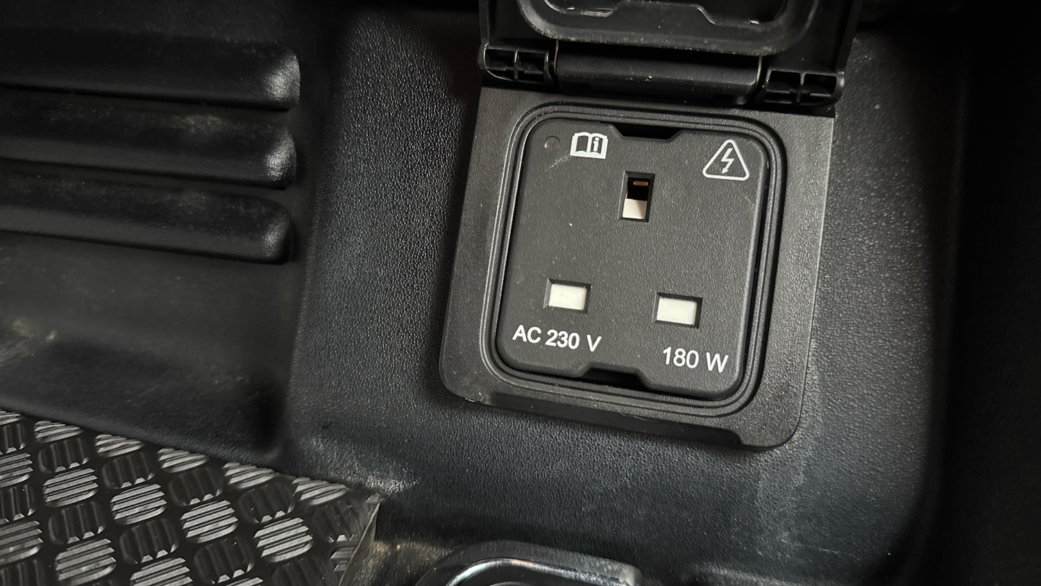 Used Land Rover Defender 2021 for sale - 77420970: Photo 38