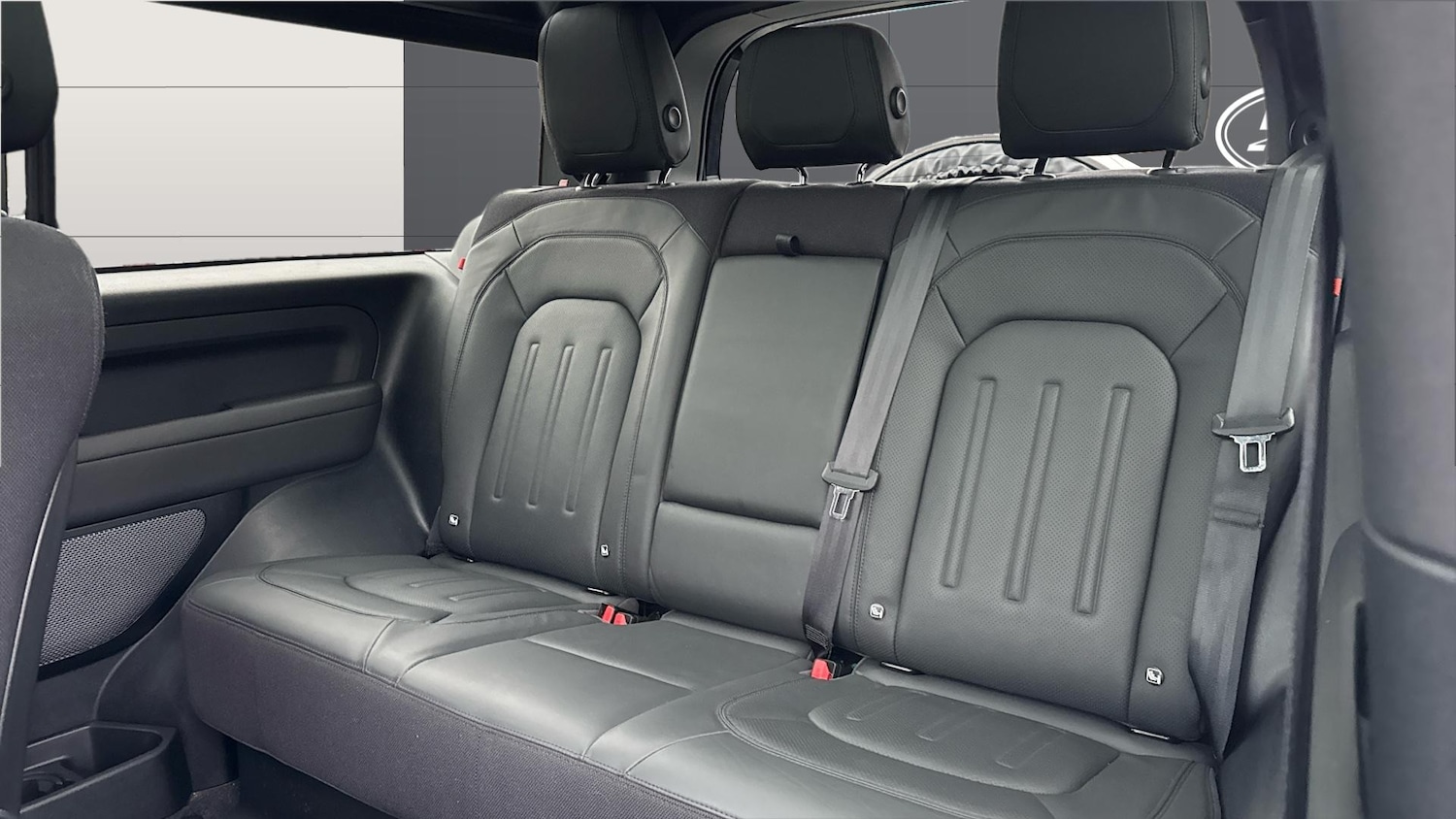 Used Land Rover Defender 2021 for sale - 77420970: Photo 4