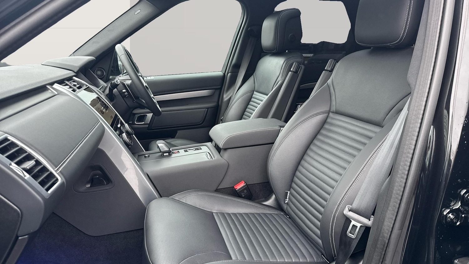 Used Land Rover Discovery 2024 for sale - 77447018: Photo 3