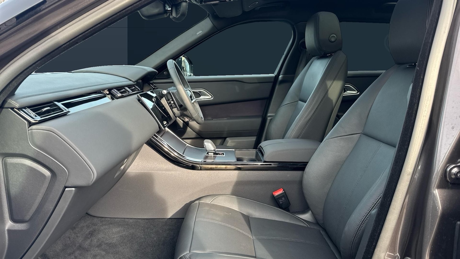 Used Land Rover Range Rover Velar 2025 for sale - 77541897: Photo 3