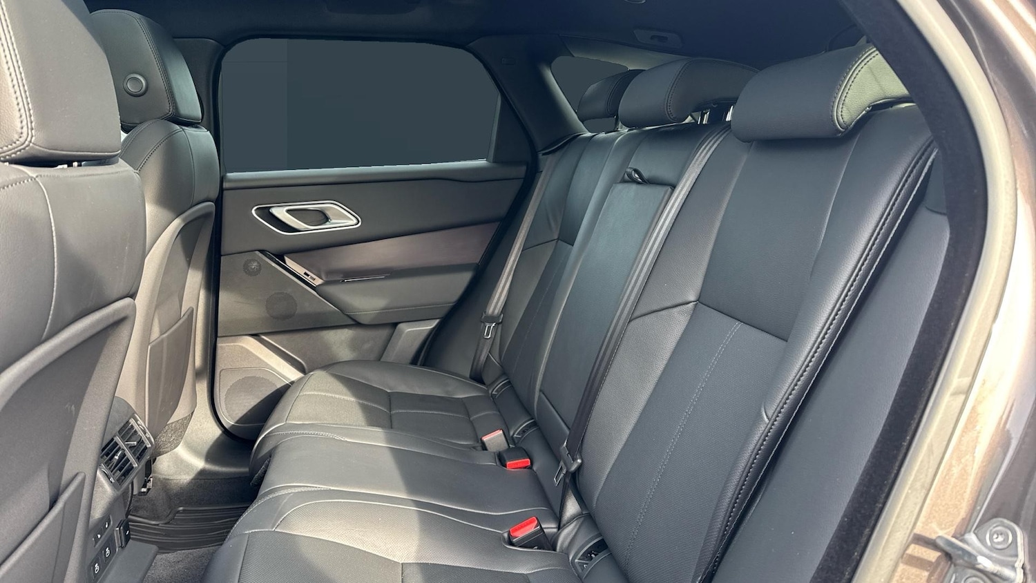 Used Land Rover Range Rover Velar 2025 for sale - 77541897: Photo 4