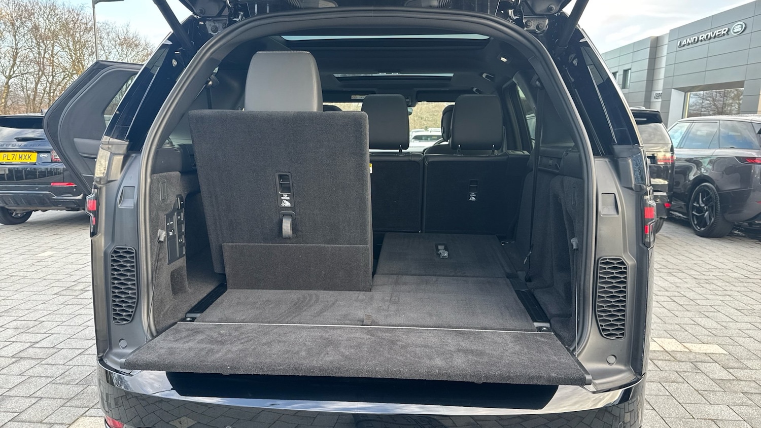 Used Land Rover Discovery 2024 for sale - 76974148: Photo 36