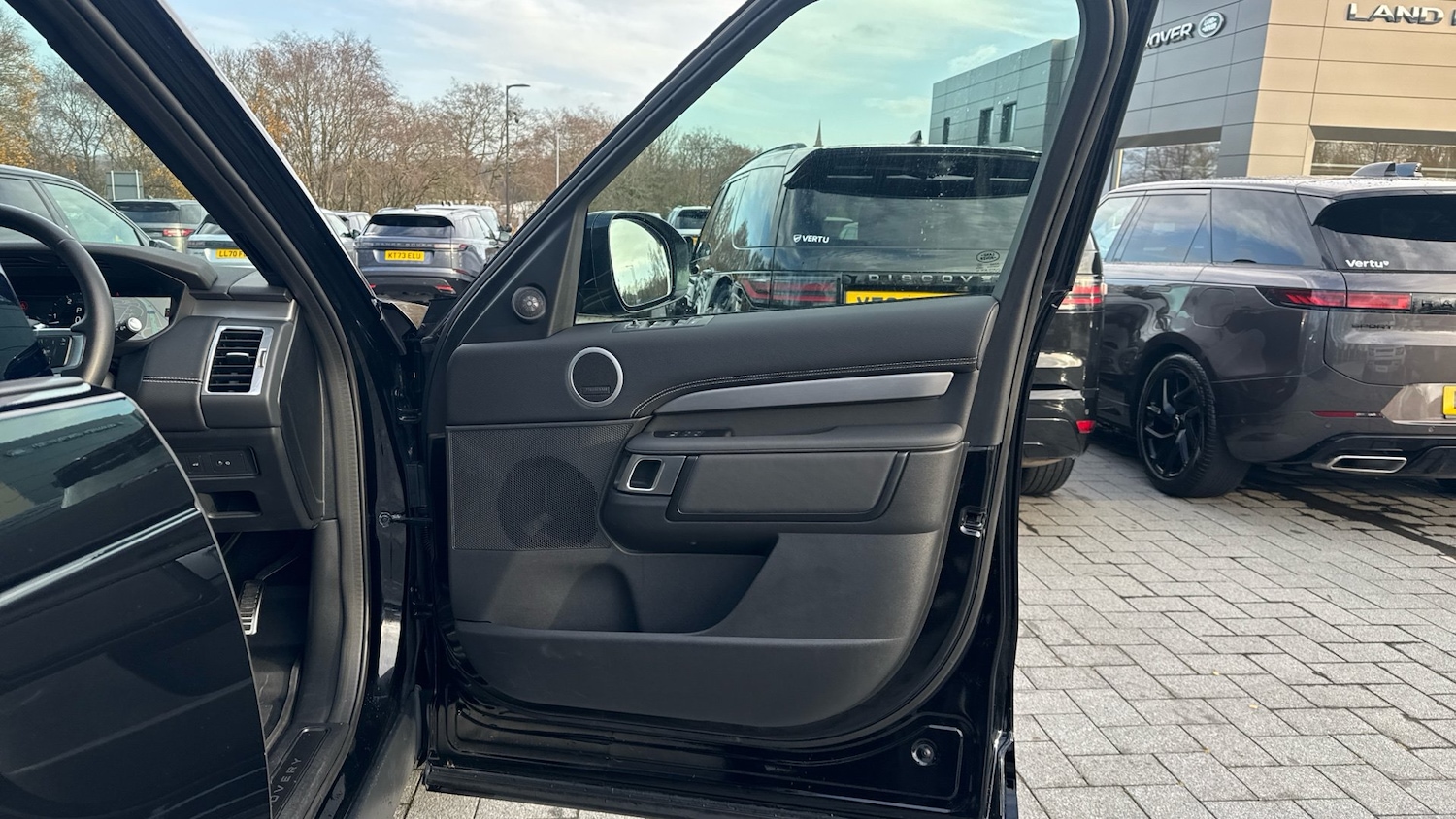 Used Land Rover Discovery 2024 for sale - 76974148: Photo 42