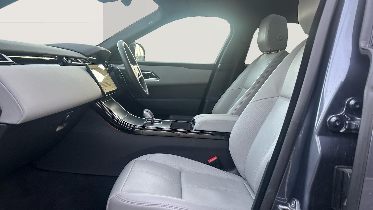 Used Land Rover Range Rover Velar 2023 for sale - 76792897: Photo 3