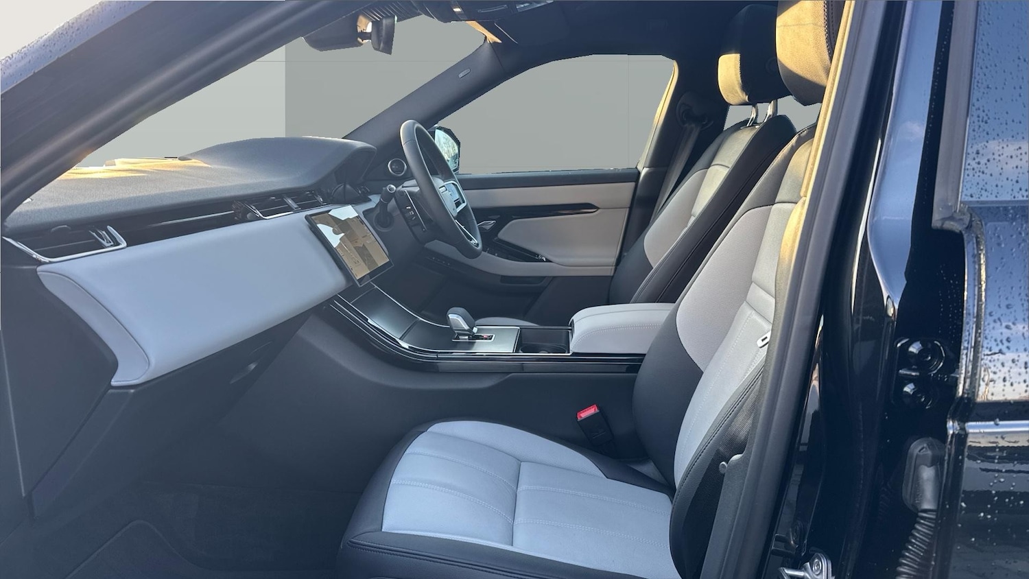 Used Land Rover Range Rover Evoque 2025 for sale - 76971827: Photo 3