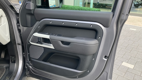 Used Land Rover Defender 2024 for sale - 76299692: Photo 27