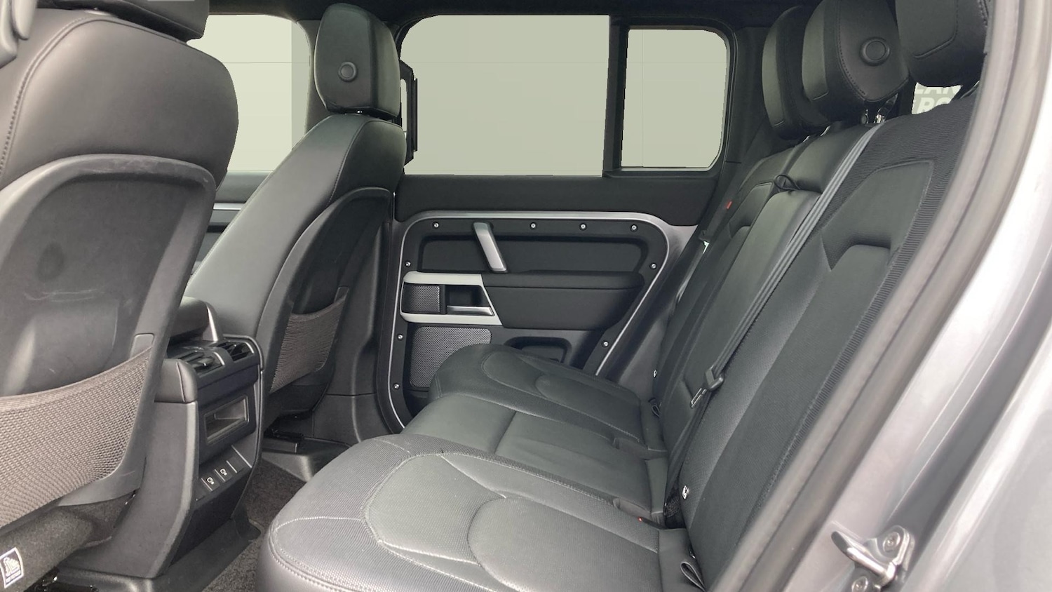 Used Land Rover Defender 2024 for sale - 76299692: Photo 4