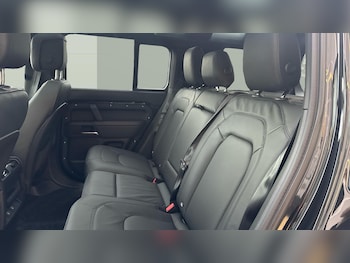 Used Land Rover Defender 2025 for sale - 78465939: Photo