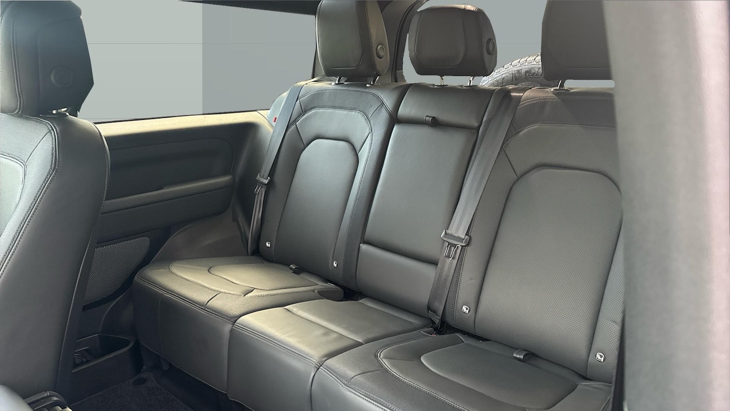 Used Land Rover Defender 2023 for sale - 77258708: Photo 4