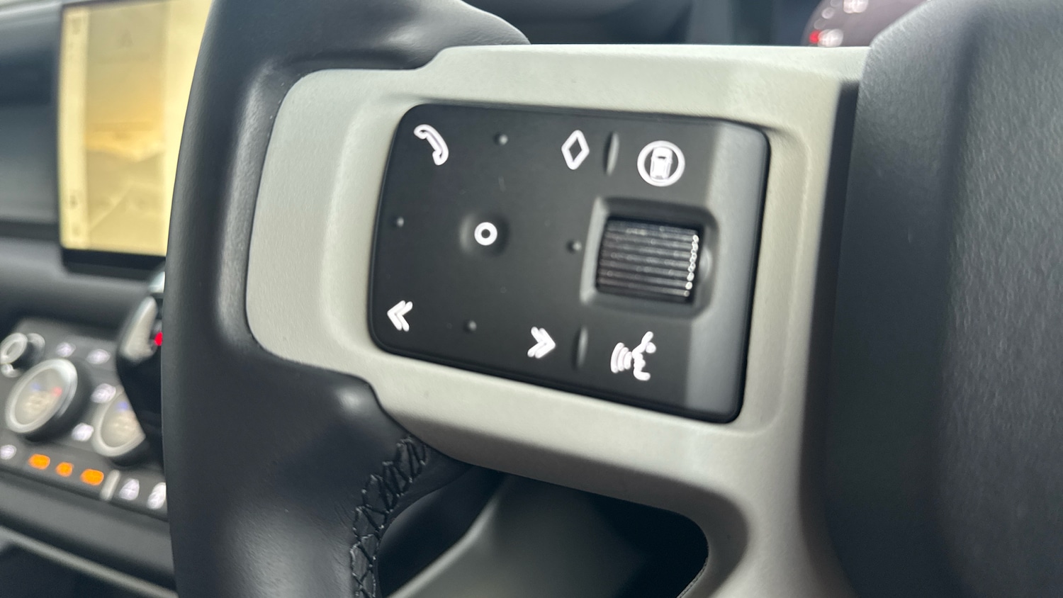 Used Land Rover Defender 2023 for sale - 77258708: Photo 48