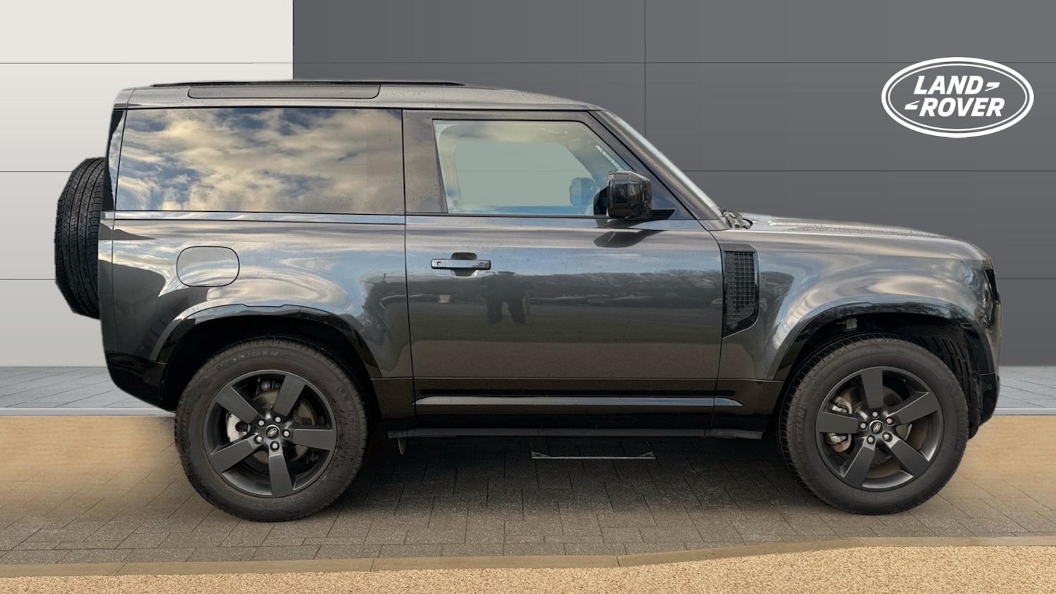 Used Land Rover Defender 2023 for sale - 77258708: Photo 5