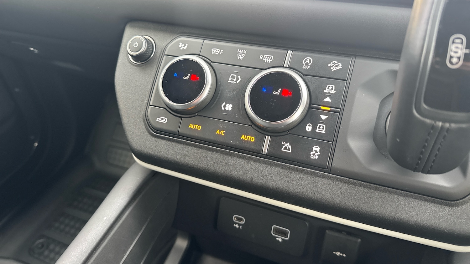 Used Land Rover Defender 2023 for sale - 77258708: Photo 51