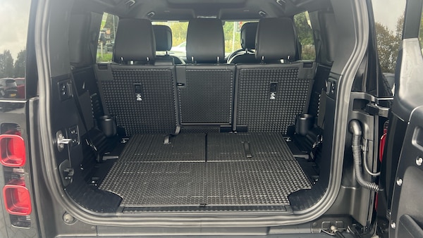 Used Land Rover Defender 2024 for sale - 76196369: Photo 10