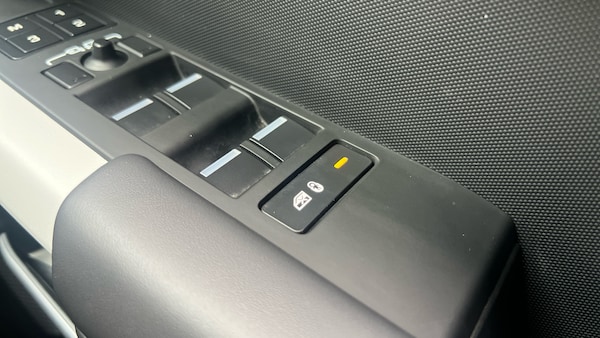 Used Land Rover Defender 2024 for sale - 76196369: Photo 23