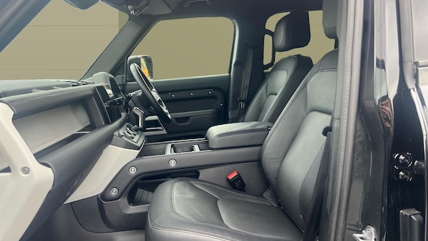 Used Land Rover Defender 2024 for sale - 76196369: Photo 3