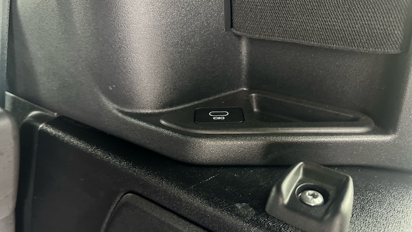 Used Land Rover Defender 2024 for sale - 76196369: Photo 50