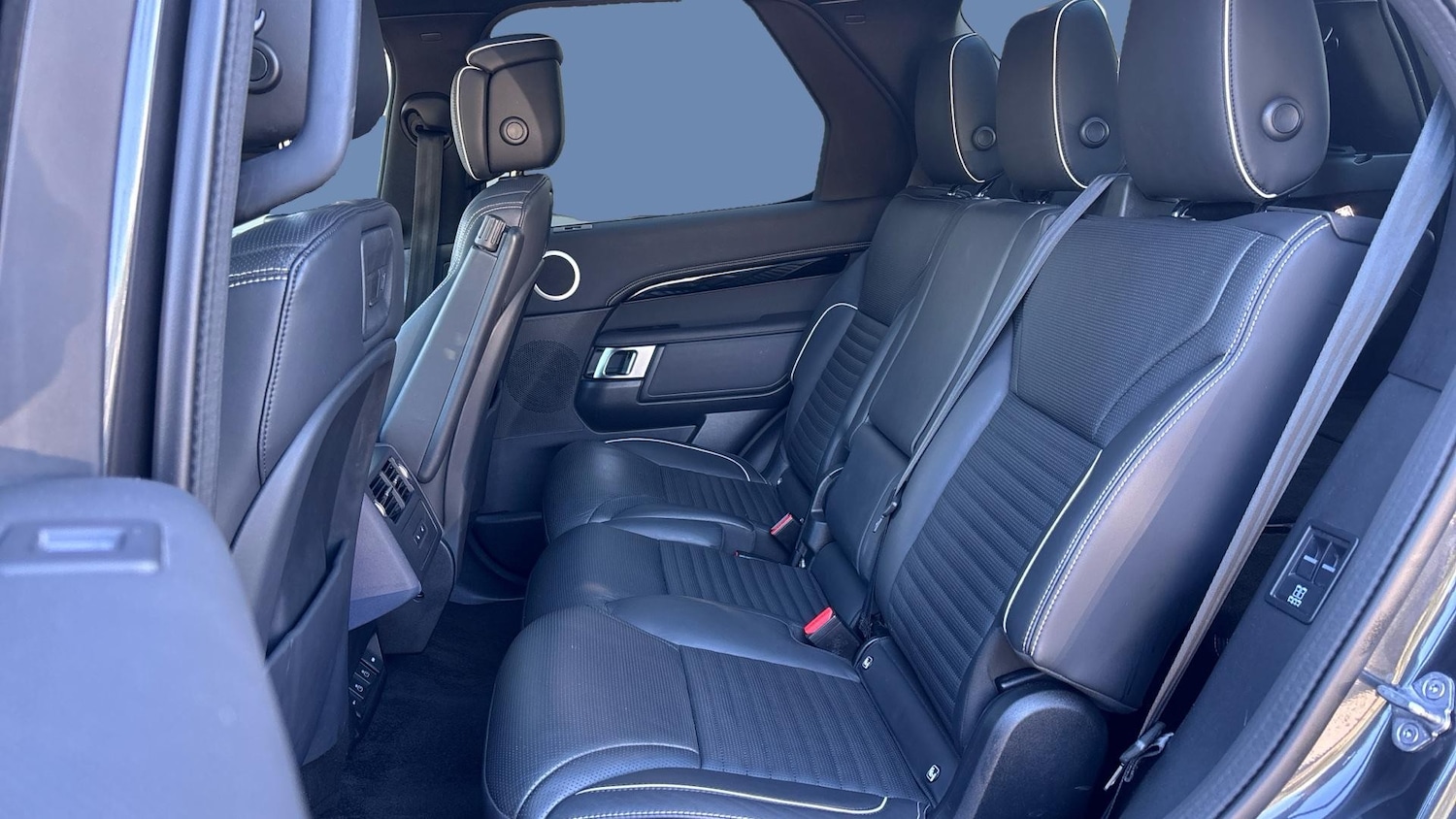 Used Land Rover Discovery 2021 for sale - 76045365: Photo 4