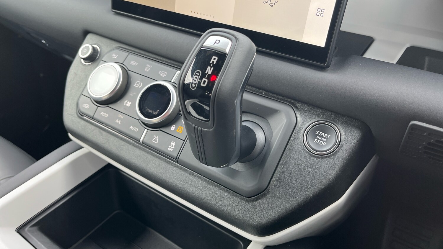 Used Land Rover Defender 2024 for sale - 76738639: Photo 13