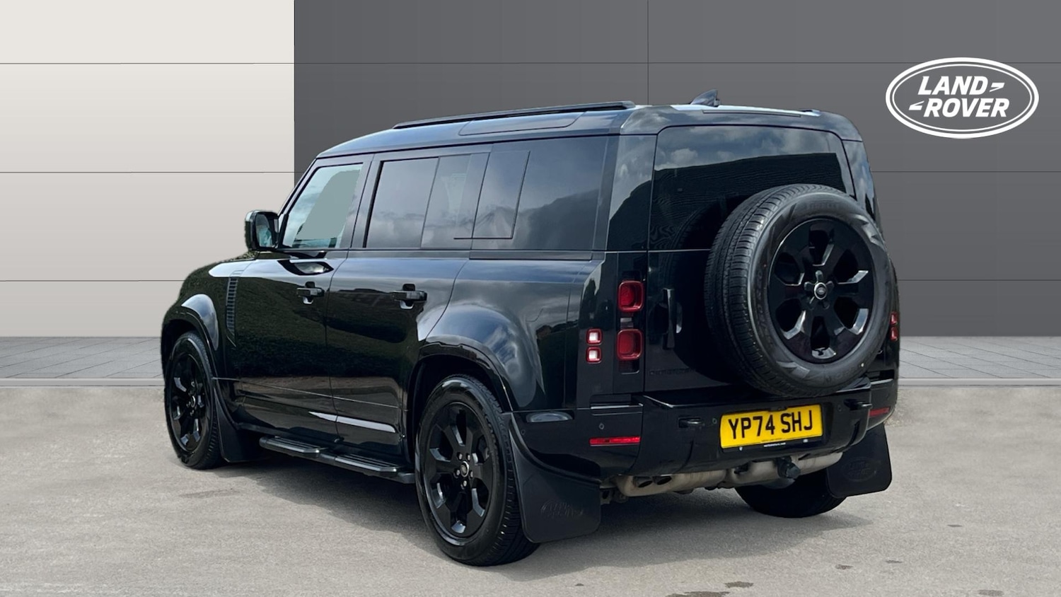 Used Land Rover Defender 2024 for sale - 76738639: Photo 2