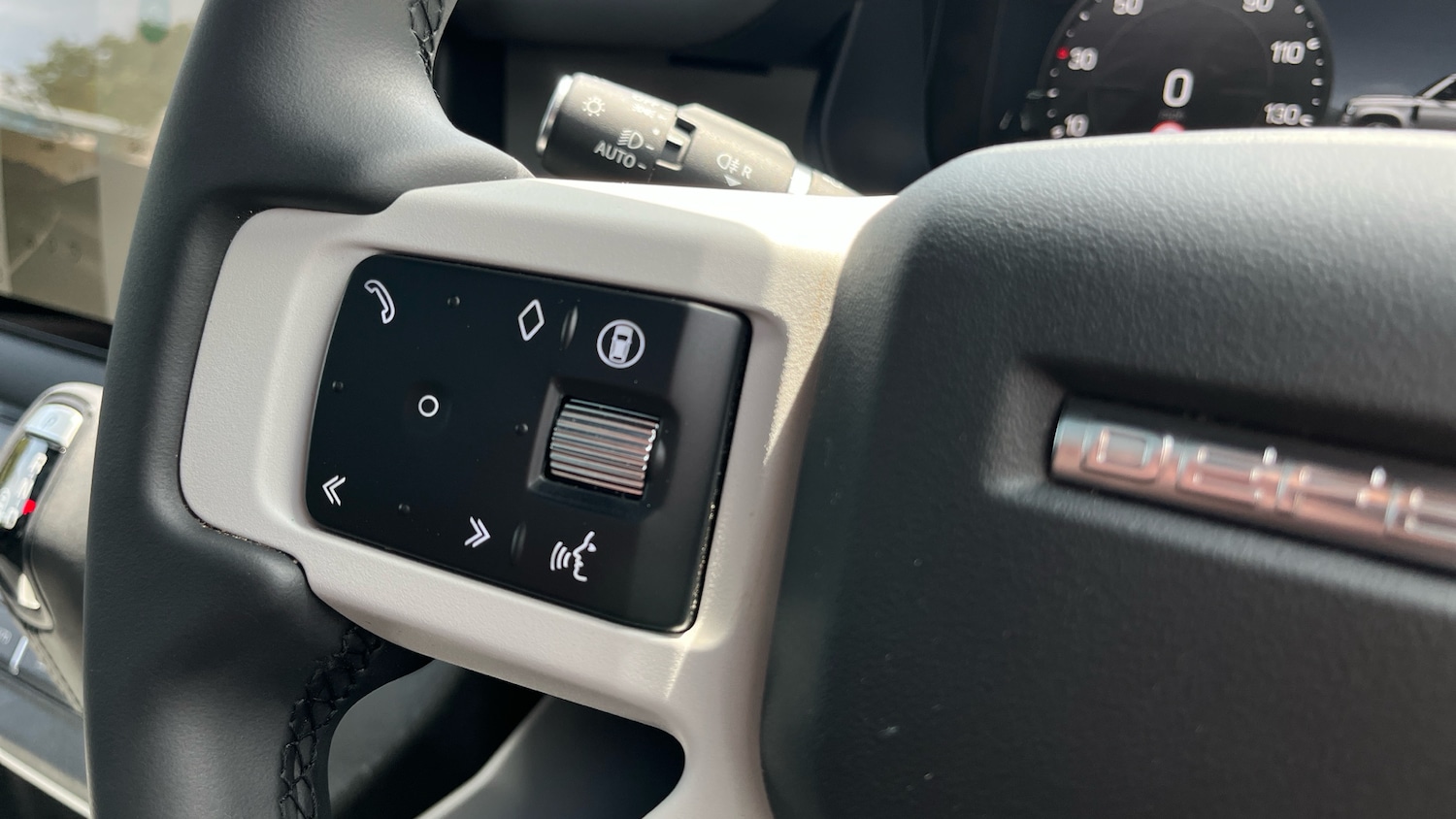 Used Land Rover Defender 2024 for sale - 76738639: Photo 25