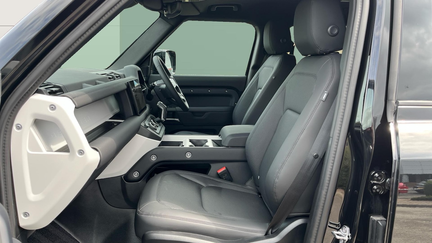 Used Land Rover Defender 2024 for sale - 76738639: Photo 3