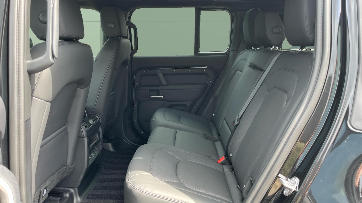 Used Land Rover Defender 2024 for sale - 76738639: Photo 4