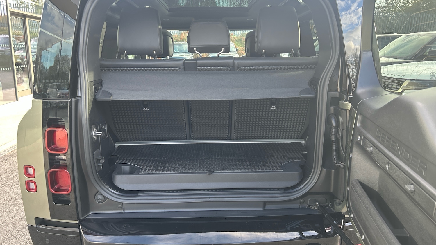 Used Land Rover Defender 2024 for sale - 76343856: Photo 10