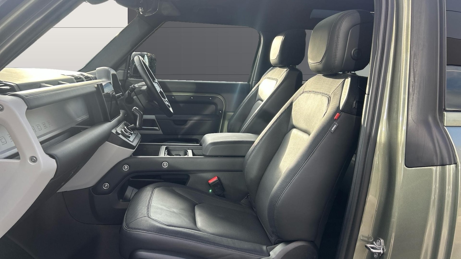 Used Land Rover Defender 2024 for sale - 76343856: Photo 3