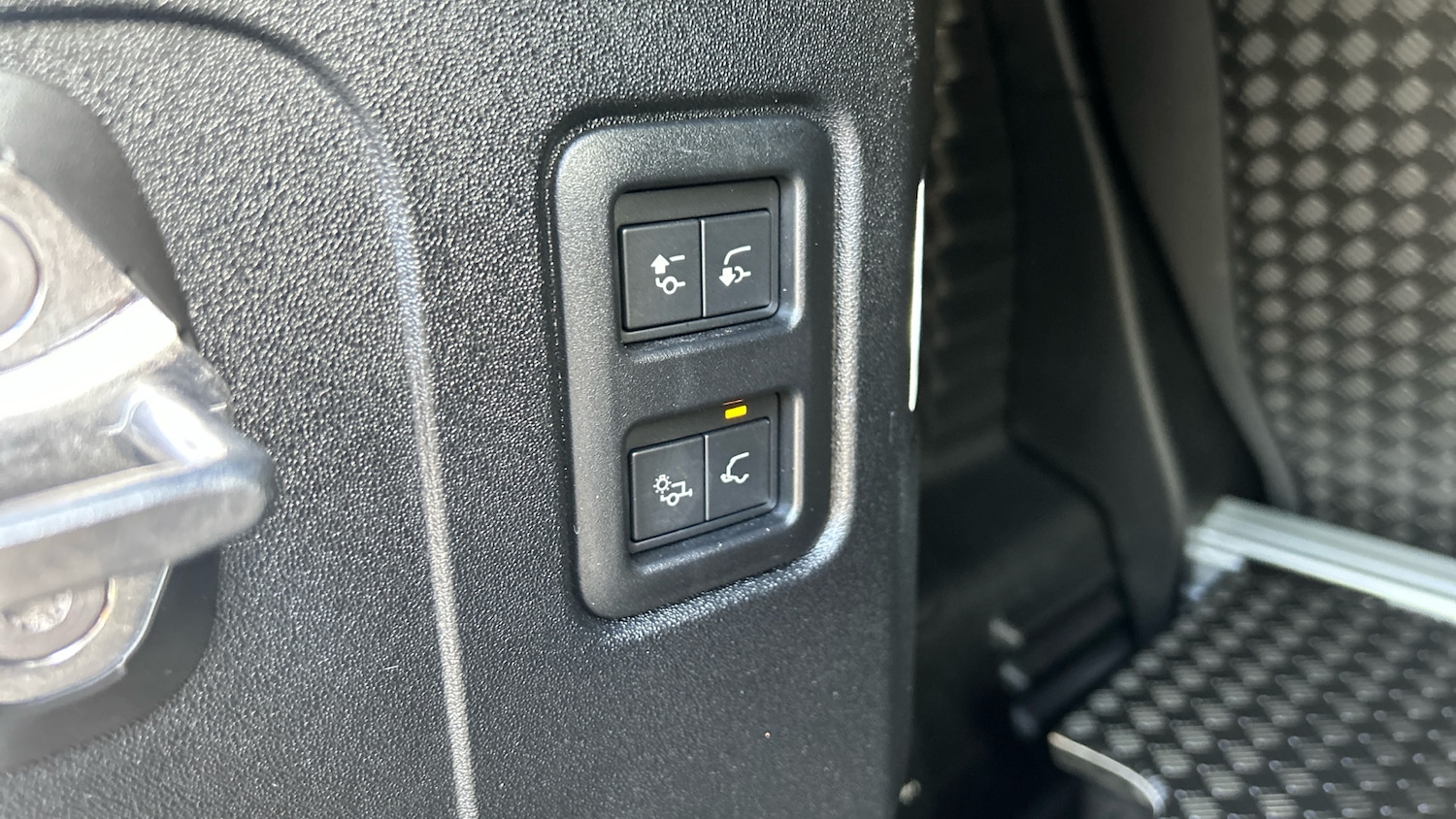 Used Land Rover Defender 2024 for sale - 76343856: Photo 38